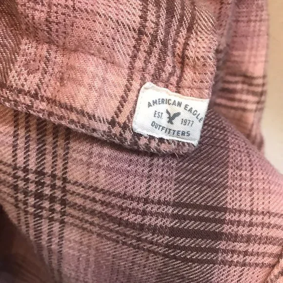 AMERICAN EAGLE Ahh Mazingly Soft Pink Plaid Button Down Shirt Size Small - Picture 3 of 5